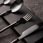 قاشق و چنگال و کارد